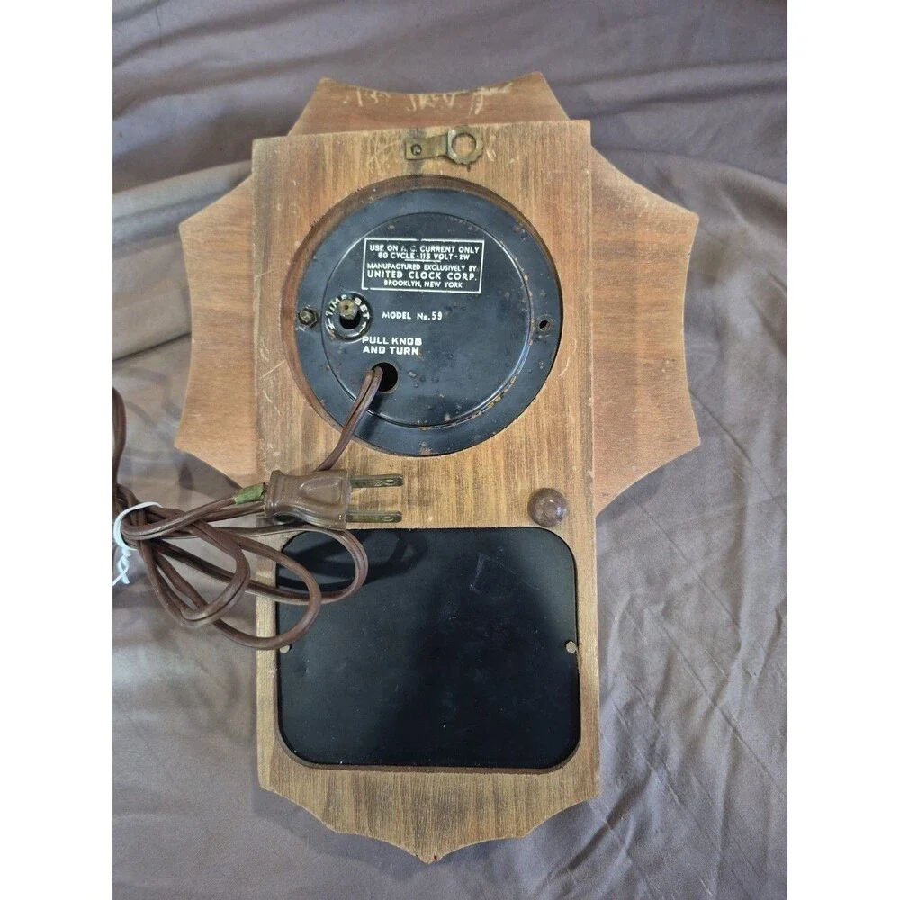 United Clock Company Electric Wall Clock Model No. 59 1950s Working